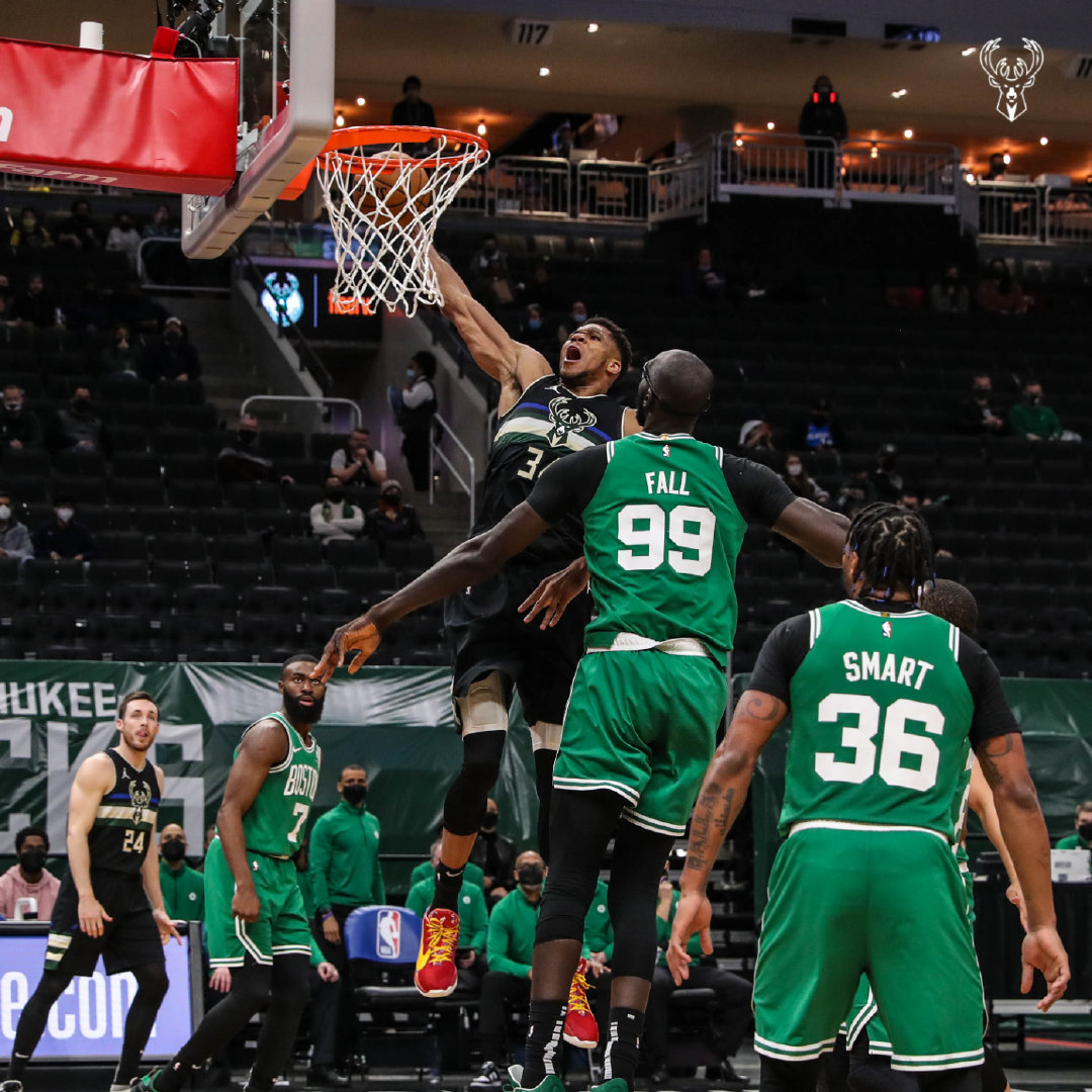 NBA季前赛：雄鹿与快船争夺三连胜