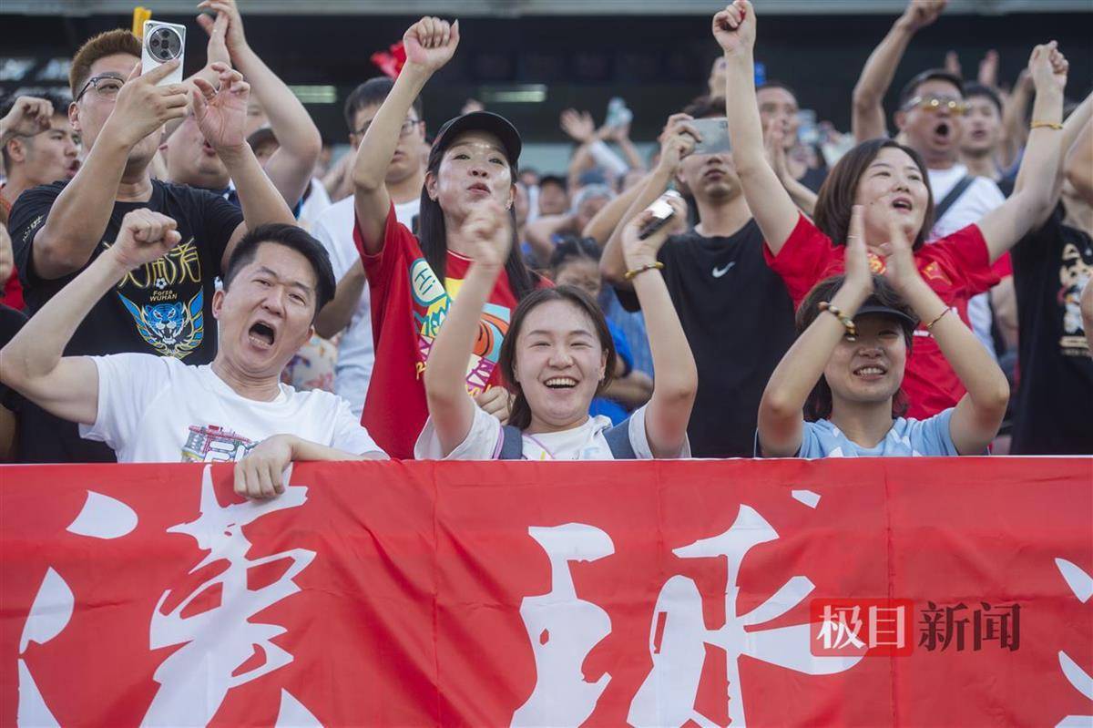 拼搏拼劲！女足比赛磨练意志品质